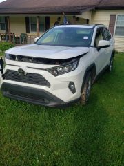 2019 Toyota RAV4 XLE Premium - Exterior Front Right Corner Image
